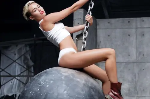 Wrecking Ball significato – Traduzione Wrecking Ball Cosa Significa