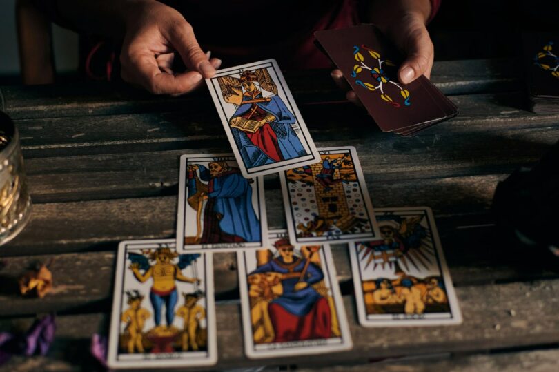 cosa significa cartomanzia